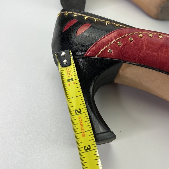 Margaret Jerrold  Vintage Patterned Red & Black Pumps with Gold Beading - Size 7 - Picture 9 of 11